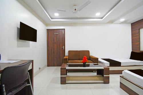 Dhanbad Hotel | Collection O Sahayogi Near Big Bazaar
