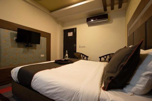 Ambernath Hotel | Collection O Vangani Railway Station Hotel Chadha