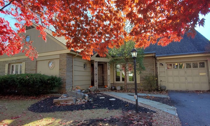 State College Apartment | College Heights Apt - Spacious 1BR, Full Kitchen, 2 Min Drive to Campus