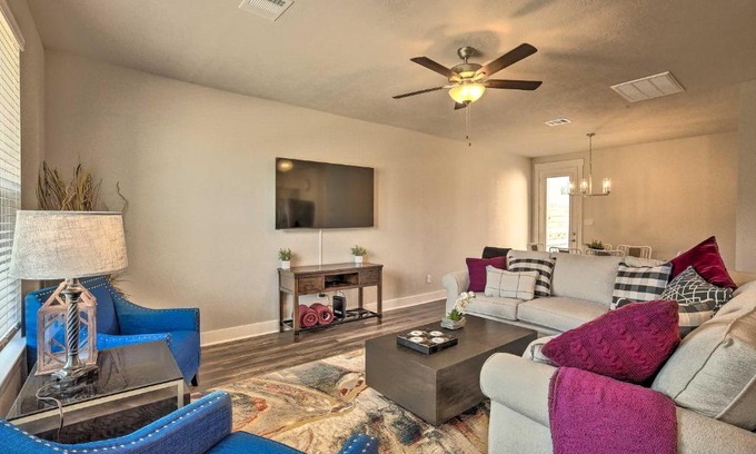 Wellborn House | College Station Townhome with Furnished Patio!