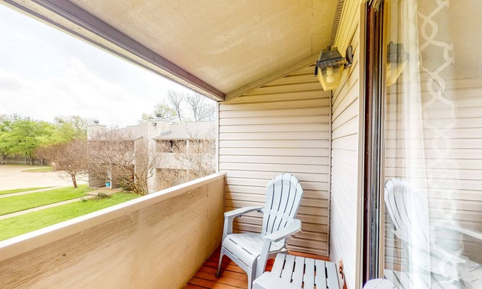 College Station Condo | College Town Condo, Enclosed Patio, Shared Pool