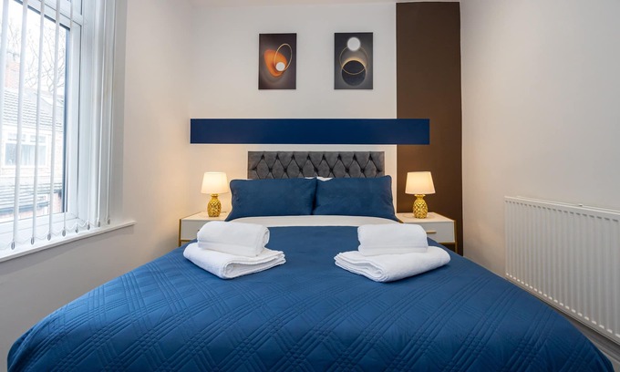 Chorlton-cum-Hardy House | CollegeHouse-FREEParking&HighSpeedWIFI-Modern-Cosy