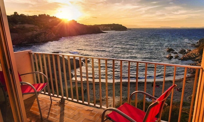 Collioure Apartment | Collioure Beach Front Apt. with Parking- La Gavina