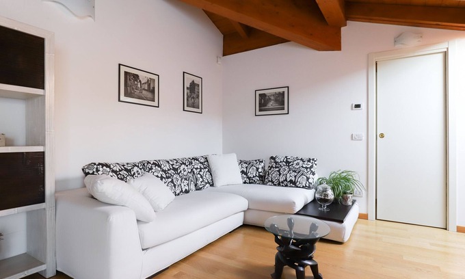 Villasanta Apartment | Colombo 4 - Two Bedroom Apartment, Sleeps 4