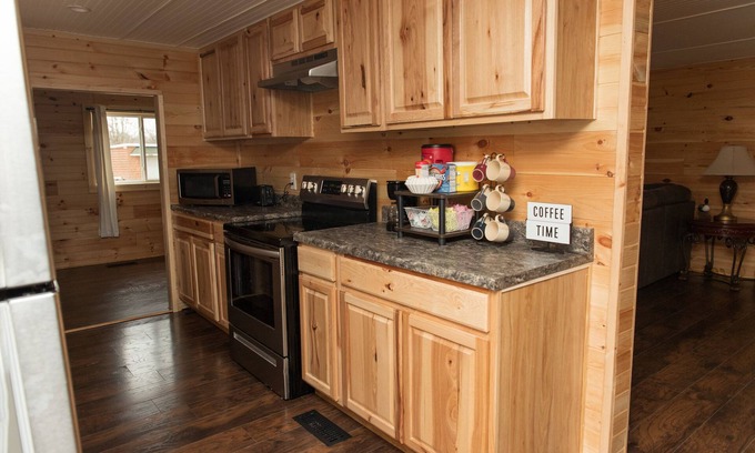 Paducah Cabin | Colonels' Cabin at Ramp 11 Retreat by Concord Sun
