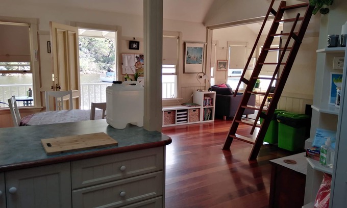 Cottage Point Cottage | Colonial cottage on waterfront,only 40 minutes from CBD