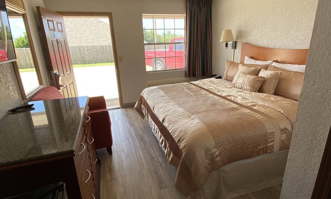 Shawnee Hotel | Colonial Inn
