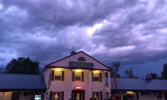 Farmington Hotel | Colonial Valley Motel