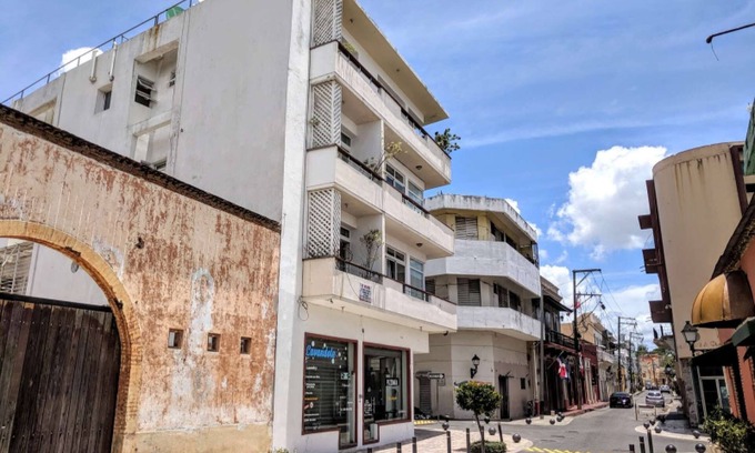 San Anton Apartment | Colonial Zone 1BR Apt @Plaza España, bright &clean