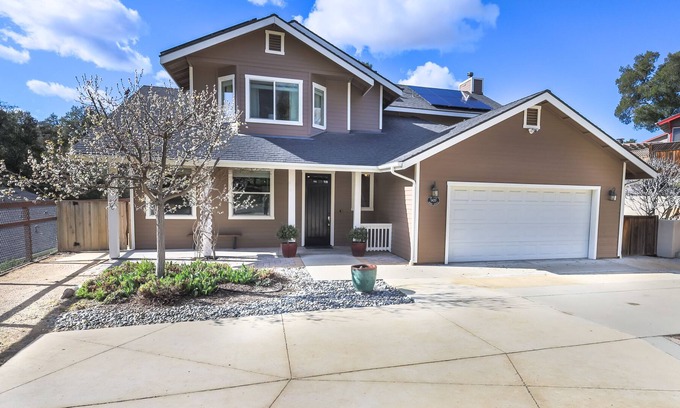 Atascadero House | Colony Hill House-Short Walk to Downtown-Hot Tub