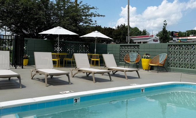 Roanoke Hotel | Colony House Motor Lodge