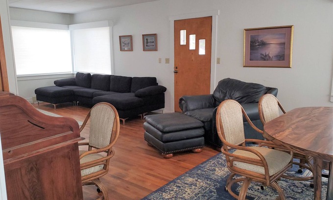 Salmon House | Colony on South Saint Charles