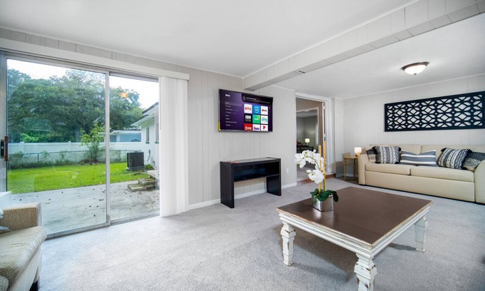 Cedar Hills House | ~Color Casa Sleeps 12 Near NAS Jax~