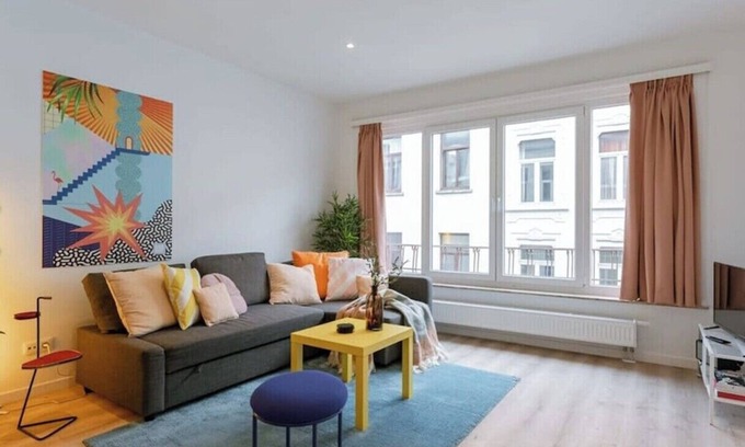 Antwerp Apartment | Color POP Apartment