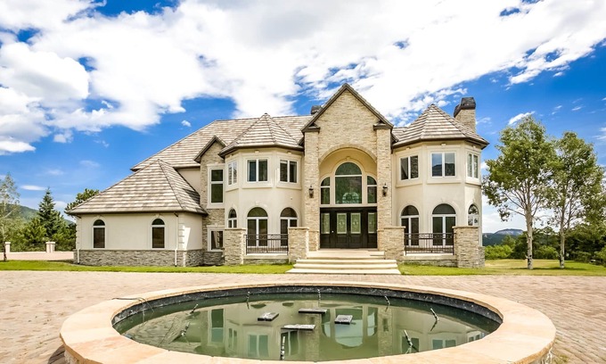 Monument House | Colorado Estate, INDOOR pool, perfect for family reunion, no weddings!