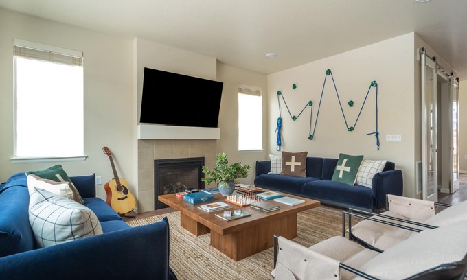 Superior House | Colorado Haven: 5bd - Pool & Foosball - 10min UCB