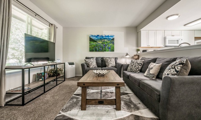 Cimarron Hills Condo | ⤃ Colorado Hideaway! 2 BR, 1.5 Bath w/AC Sleeps 6!