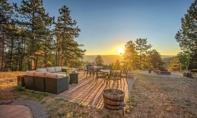 Woodland Park Ski Chalet | Colorado Lux! Private Cabin, Hot Tub, Game Room A