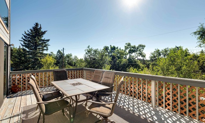 Broadmoor House | Colorado Retreat ~ 3 Mi to Cheyenne Mountain Zoo!