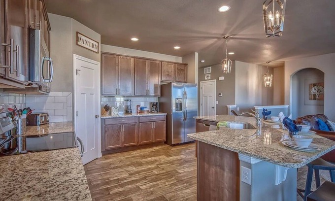 Elbert House | Colorado Springs Mountain View Haven The holiday season is here – Book now.