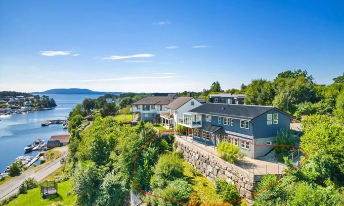 Lysekloster Apartment | Colorful 4-room apartment in lush&rural - very close to the sea