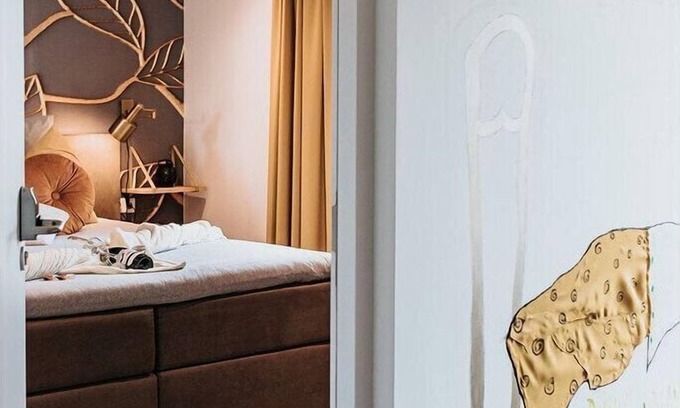 Vilt Bed & Breakfast | Colorful and Spacious Suite