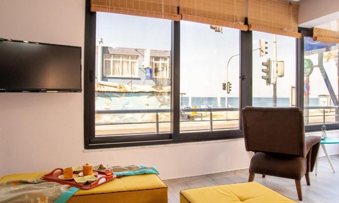 Guzelbahce Apartment | Colorful Apartment with Sea View near Sea in Guzelbahce Izmir
