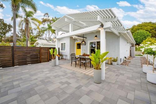 Encinitas House | Colorful & Comfy Gem Close to Beach - Yard - Pkg