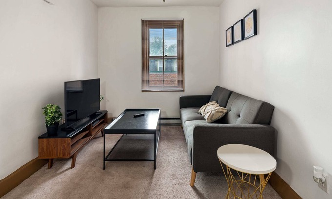 Downtown Harrisburg Apartment | Colorful Downtown 1BR