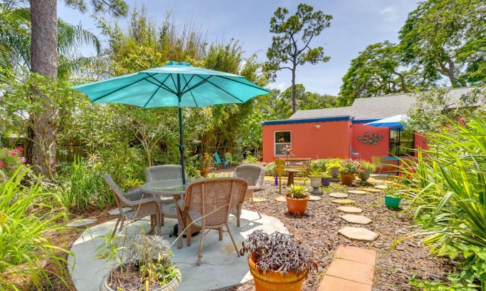 Bayview House | Colorful Gulfport Home Walk to the Art District!