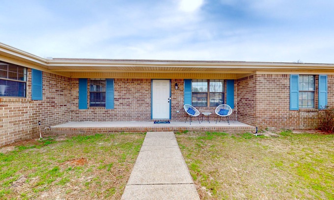 Ono Island House | Colorful home with inviting patio, pack-n-play, WiFi, & washer/dryer