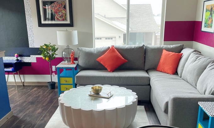 Bozeman House | Colorful One Bedroom in Bozeman