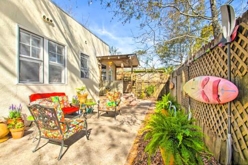 East Hill House | Colorful Pensacola Oasis 1 Block to Bayview Park!