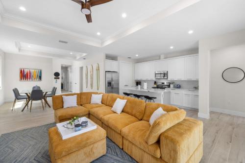 East Naples Villa | Colorful retreat near beach and pickleball courts