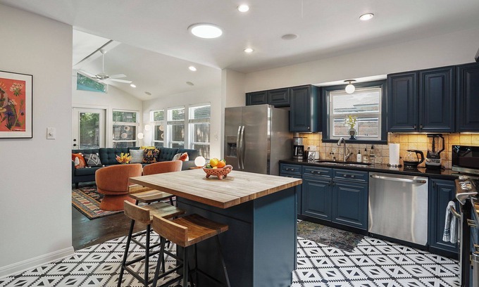 Zilker House | Colorful Zilker Home + Walk to Barton Springs - O'Day!