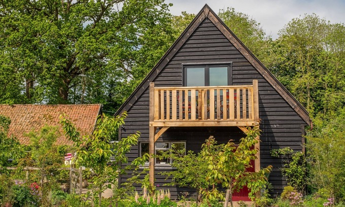 Stansfield Cottage | Colourful and cosy rural hideaway - Aspen Loft