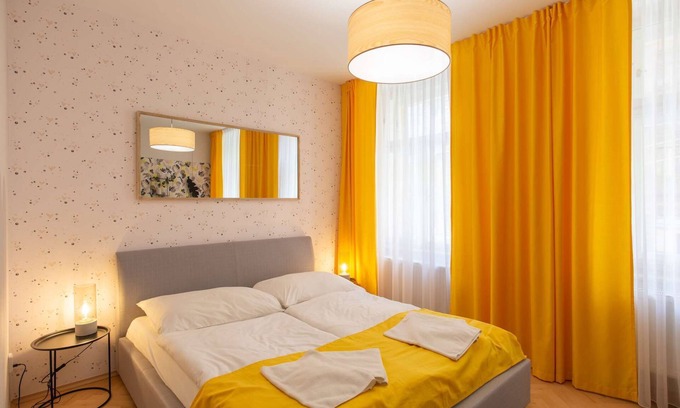 Prague 2 Apartment | Colourful apartment with 3 bedrooms in hip location