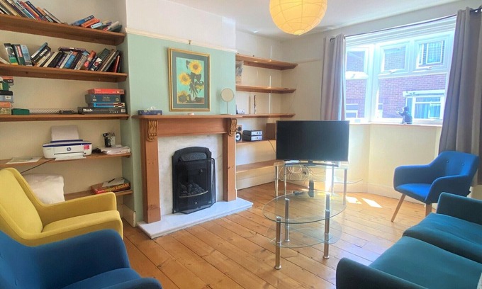 Southville House | Colourful vintage-styled home in lovely Southville