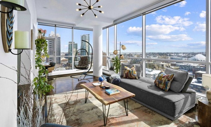 Beltline Apartment | ColoursNest- Fantastic Location with Amazing Views