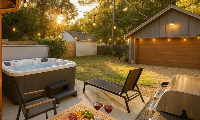 Indianapolis House | Colts Kickoff in Indy: Dine, Hot tub, BBQ & NEW Arcade