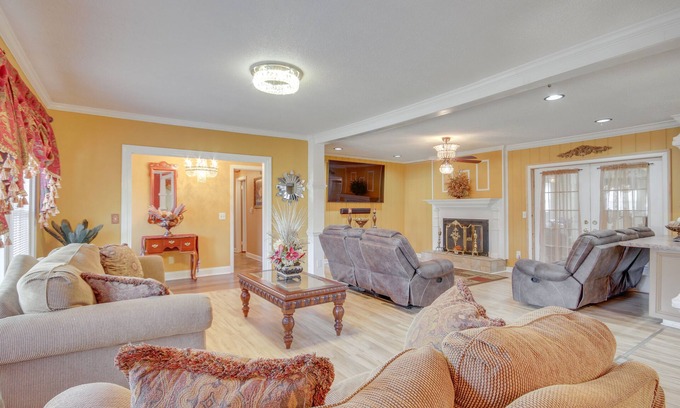Dentsville House | Columbia Home Rental w/Hot Tub: 9 Mi to UofSC!