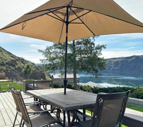 Sunland Estates House | Columbia River Gorge Cabin with Gorgeous View!