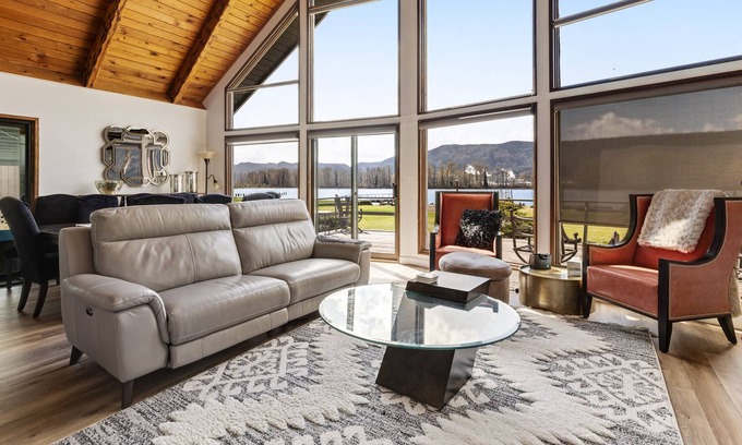 Cathlamet House | Columbia River Home w/ Dock & Beach Access