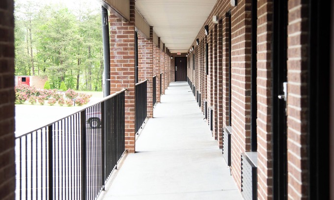 Lynn Hotel | Columbus Inn and Suites