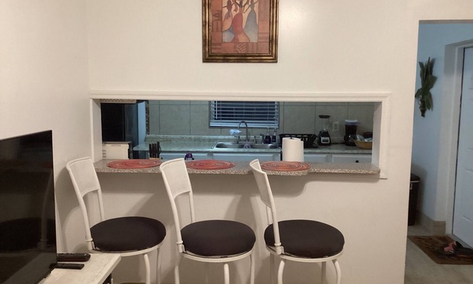 Cockburn Town Condo | Colwins #4 For Families/Couples/Singles Sleeps 4