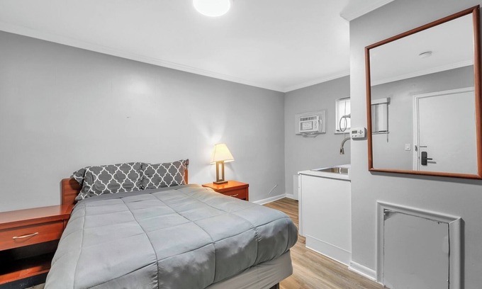 Riverview Apartment | Comfortable Stay for 2 – Streaming and Parking!