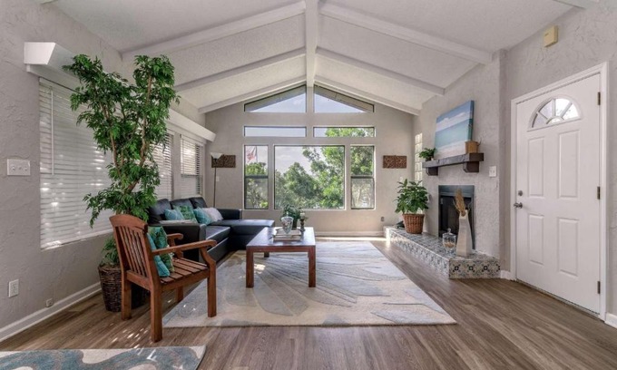 Comanche Trail House | Comanche Trail Guest House