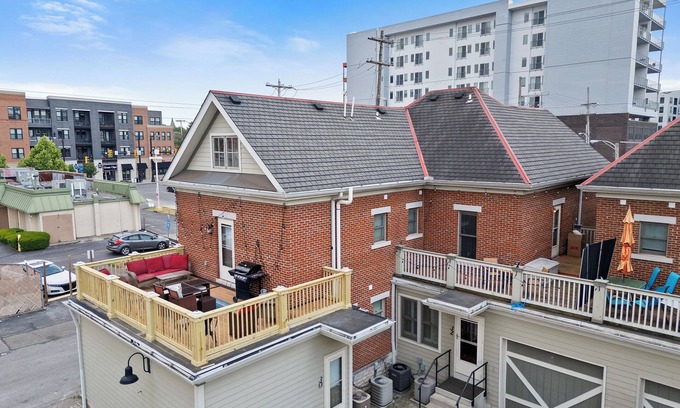 Victorian Village House | Combined 2 homes-9BR/8 BTH, 25 beds Best Location. Perfect for Large Groups