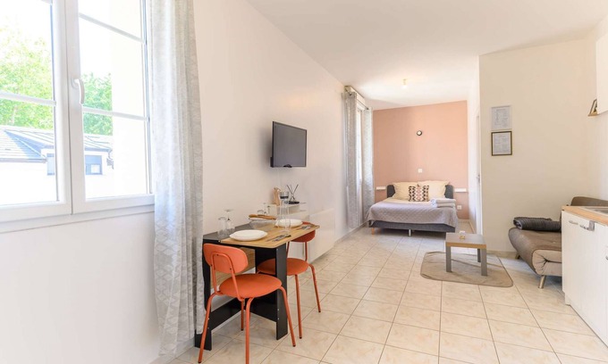 Tremblay-les-Gonesse Apartment | Come and discover the cocoon of l'impasse in Tremblay en France with our Deluxe studio!