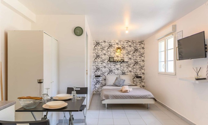 Tremblay-les-Gonesse Apartment | Come and discover the cocoon of l'impasse in Tremblay en France with our Deluxe studio!